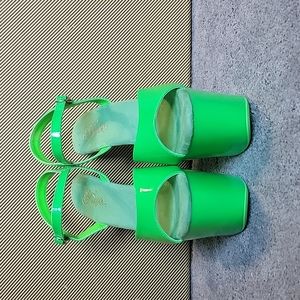 Slime green 3 inch platforms!